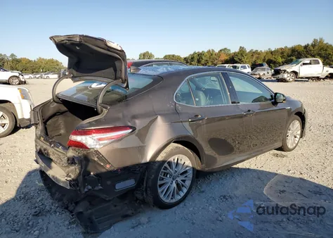 2020 Toyota Camry Xle Hybrid z USA, uszkodzony, nr VIN 4T1F31AK7LU525329